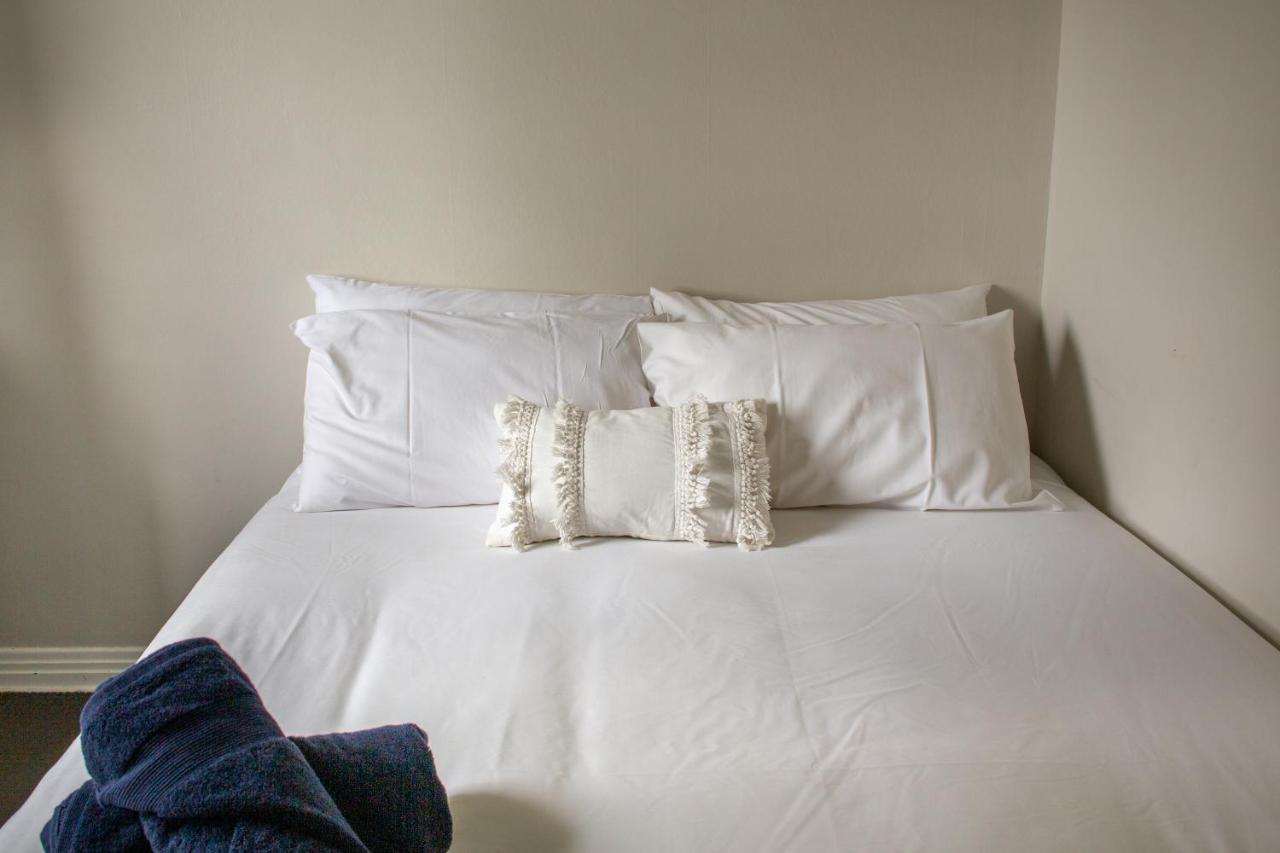 Tates Hotel ウィンザー エクステリア 写真