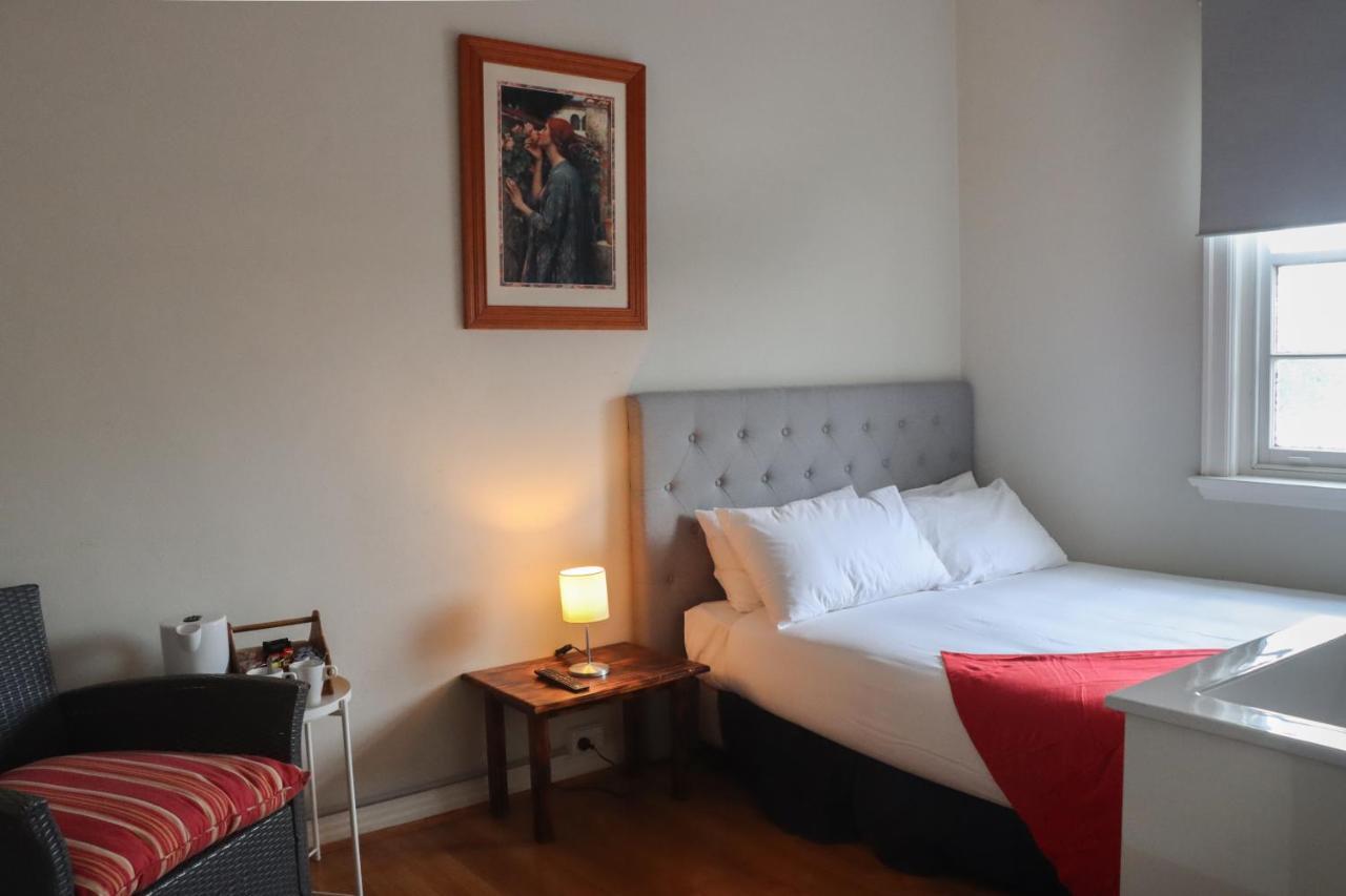 Tates Hotel ウィンザー エクステリア 写真