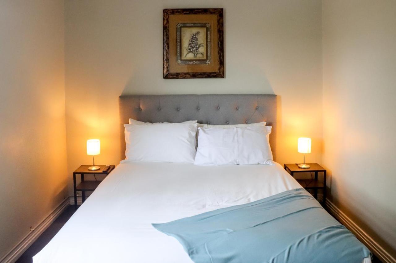 Tates Hotel ウィンザー エクステリア 写真