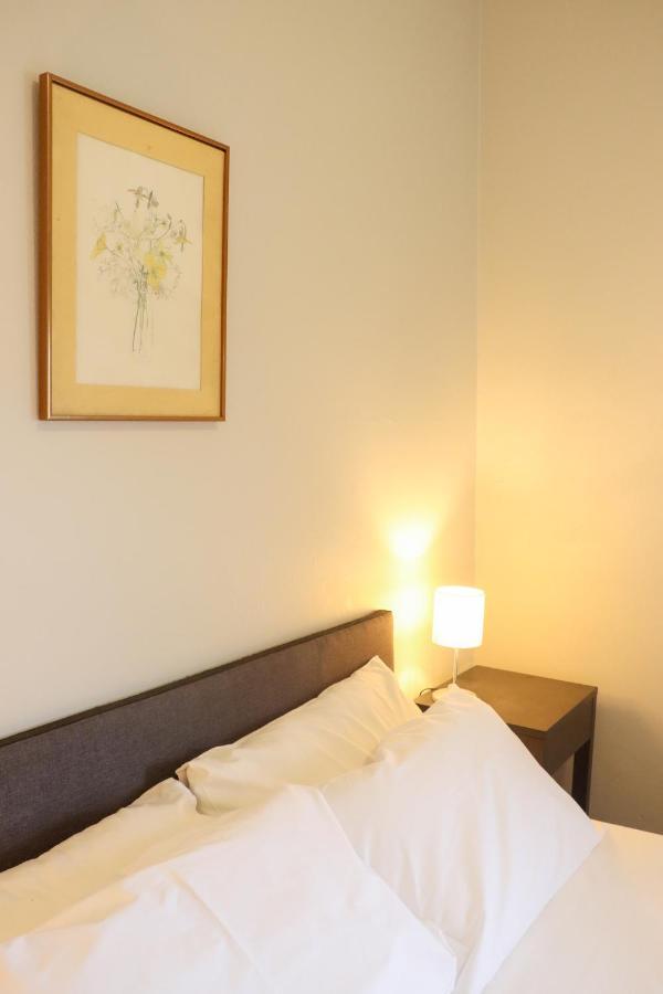 Tates Hotel ウィンザー エクステリア 写真