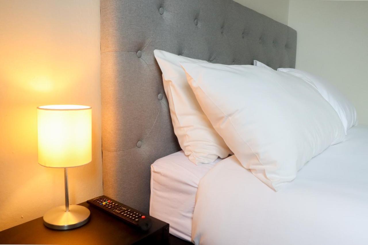 Tates Hotel ウィンザー エクステリア 写真